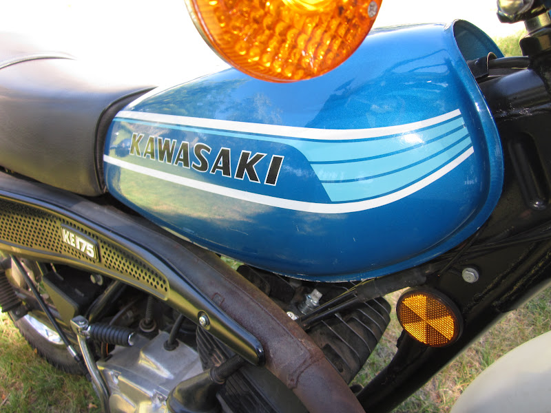 1977 Kawasaki KE175 tank.JPG